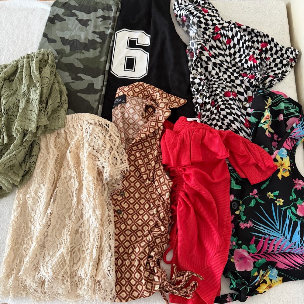 Lot of EIGHT crop tops patterned summer fun tanks short sleeve